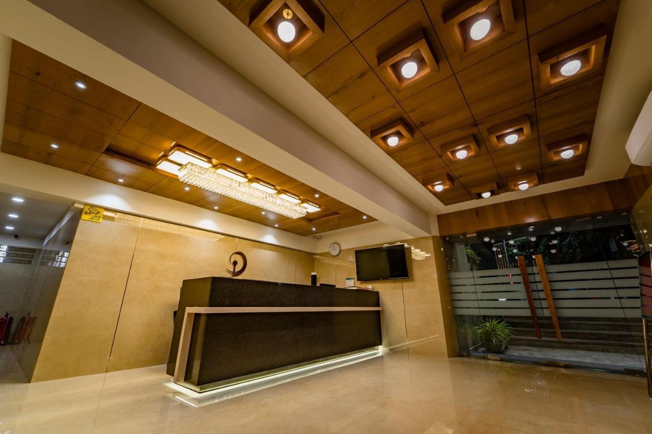 Hotel Pleasant Lake Ahmedabad Exteriör bild